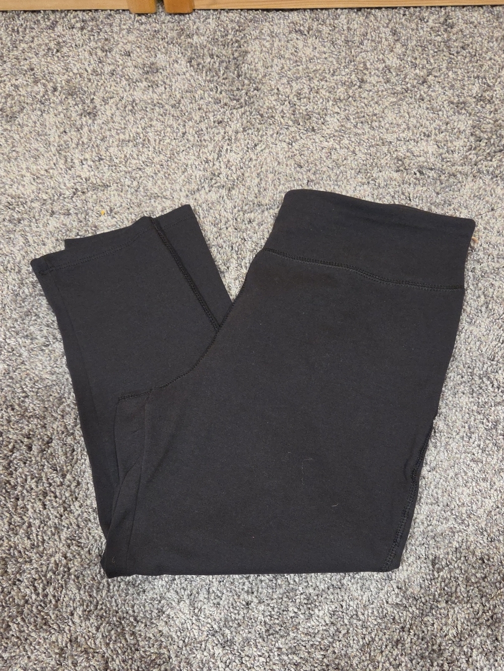 Hanes Black Capri Leggings Size L